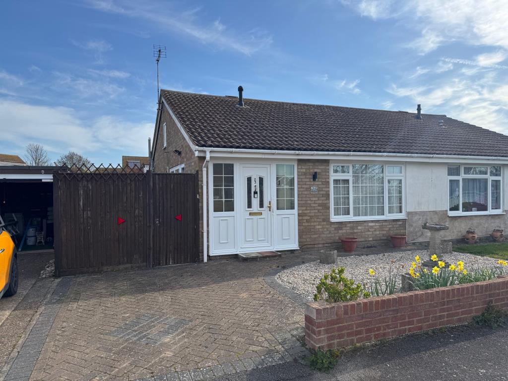Lot: 151 - TWO-BEDROOM BUNGALOW - Front of property
